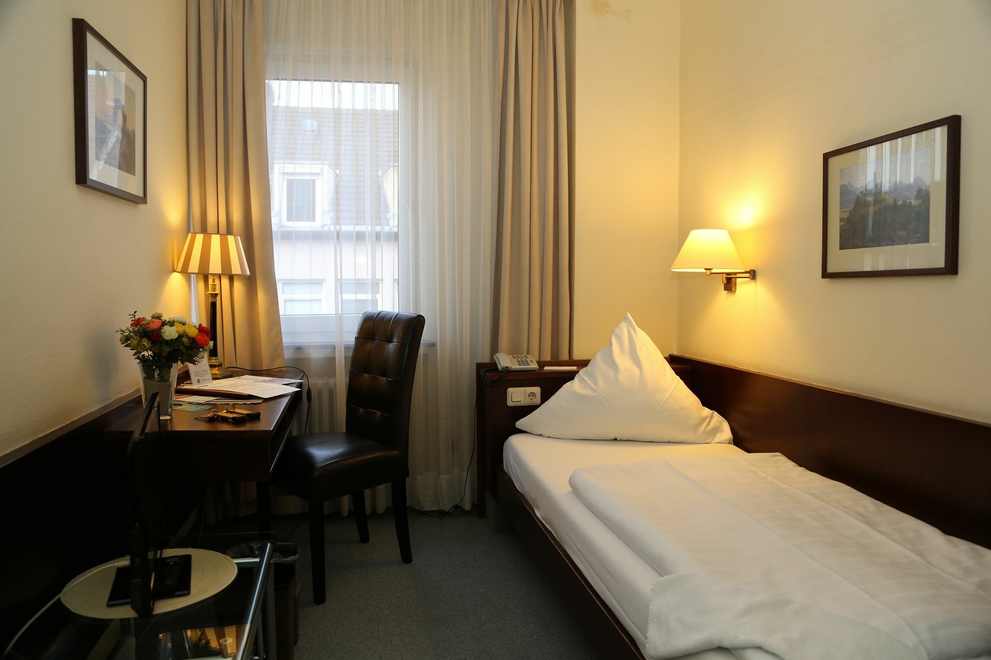 Hotel Loehndorf Бон Екстериор снимка